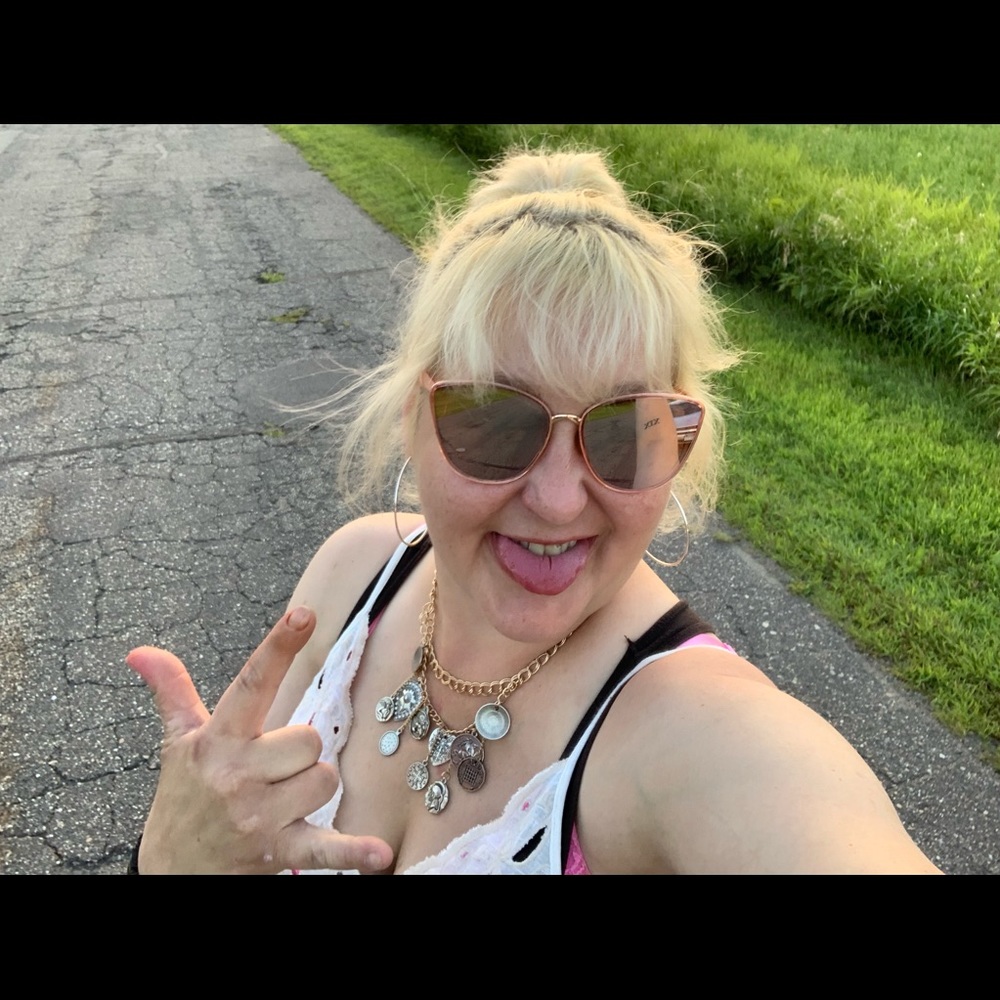 Meet your Posher, Evelyn